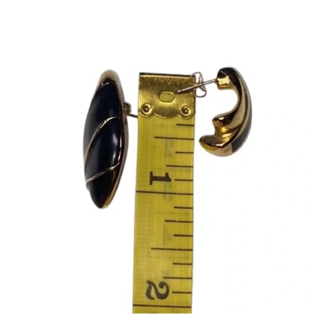 Estate black pairs earrings